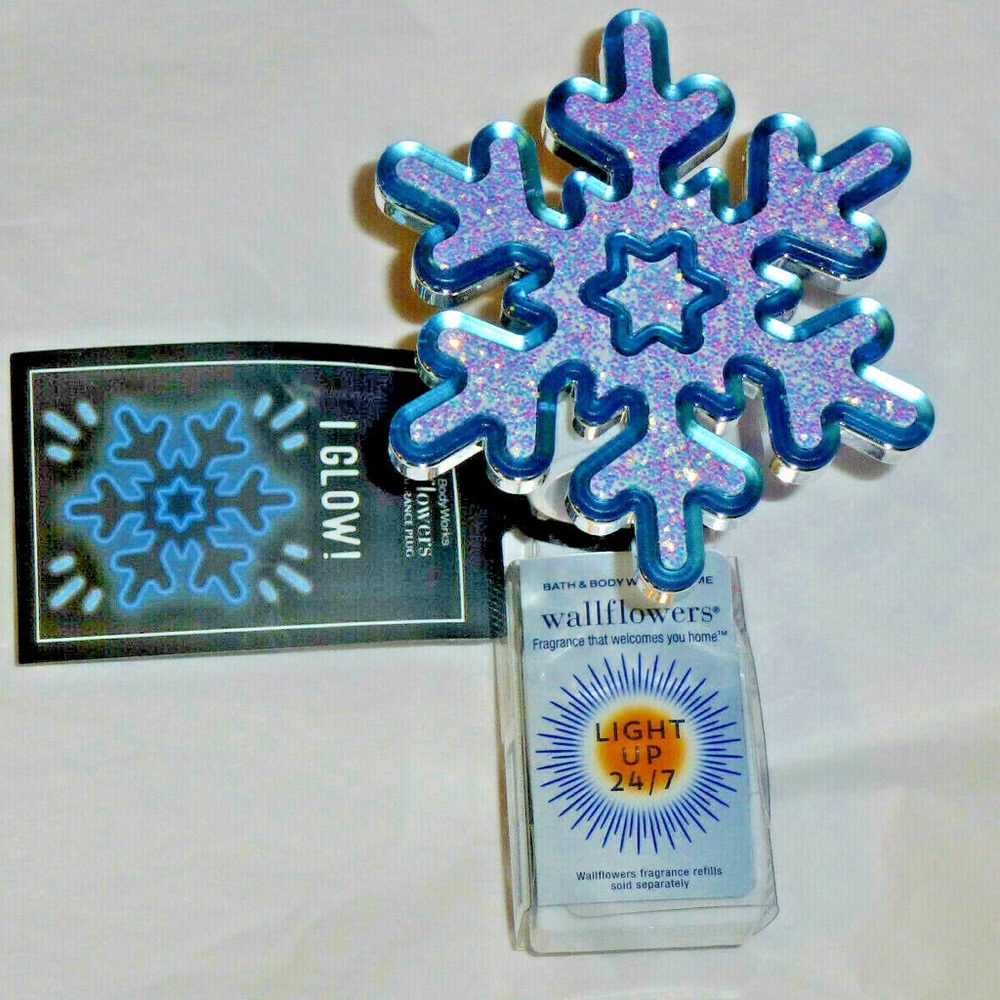 Glow Snowflake Wallflower Plug: Bath & Body Works
